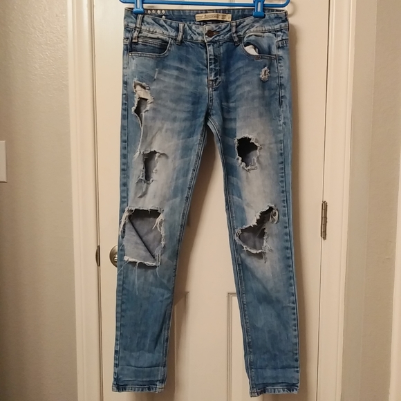 Zara trafaluc distressed skinny jeans